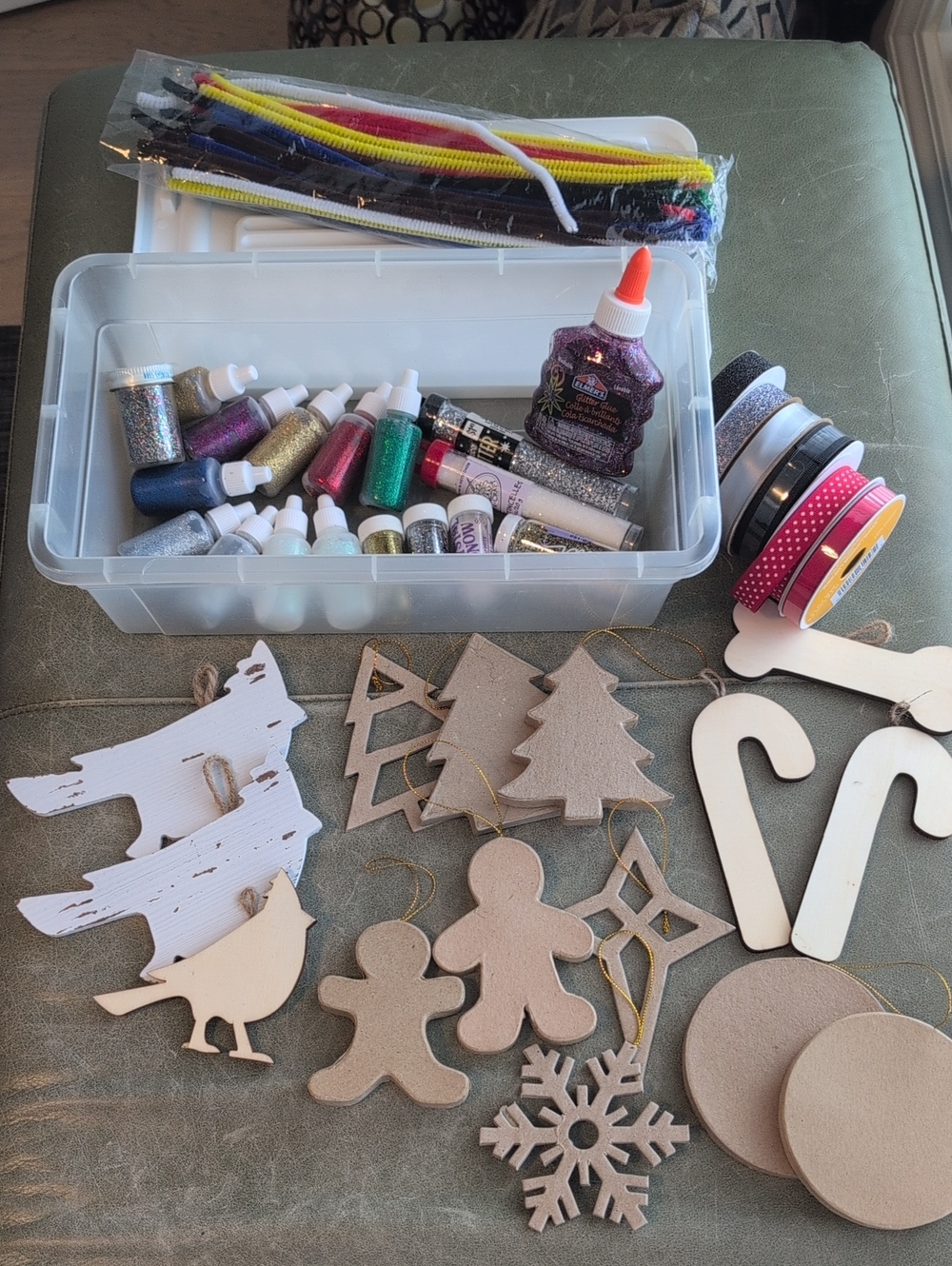 Holiday Craft Ornament Kit with Glitter & Ribbons